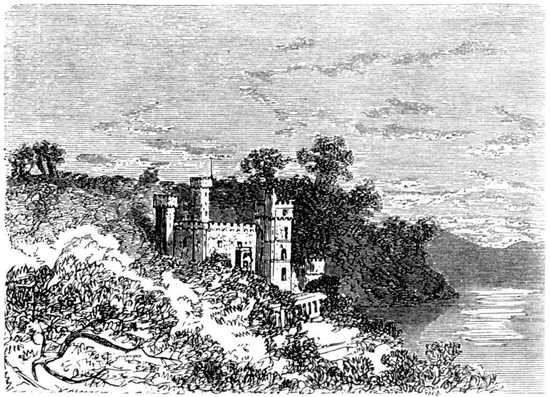 Las cristalinas aguas del lago Lomond bañan el granito de sus muros.